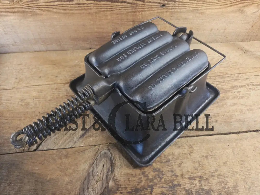What a COOL novelty! Rare Dixie Mfg and Co. Dixie Dog cornbread waffle iron! Waffle Iron