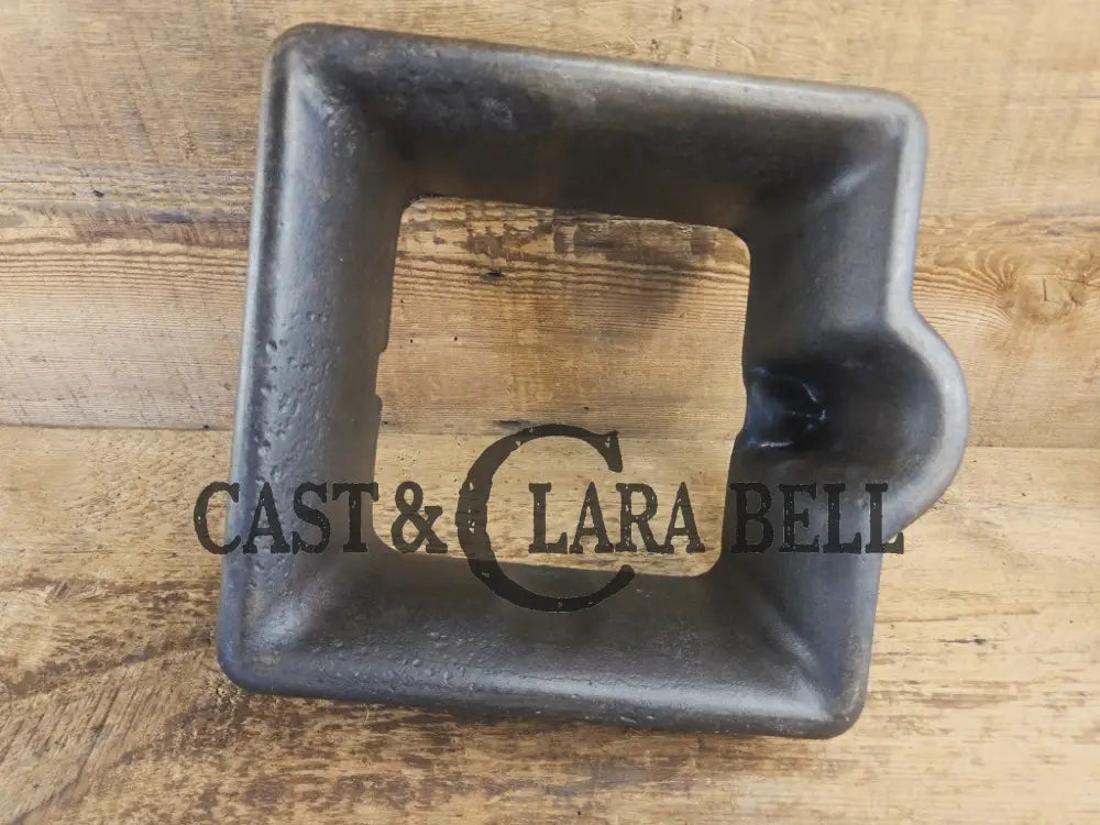 What a COOL novelty! Rare Dixie Mfg and Co. Dixie Dog cornbread waffle iron! Waffle Iron