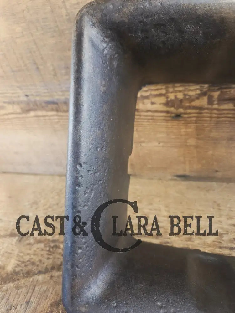 What a COOL novelty! Rare Dixie Mfg and Co. Dixie Dog cornbread waffle iron! Waffle Iron