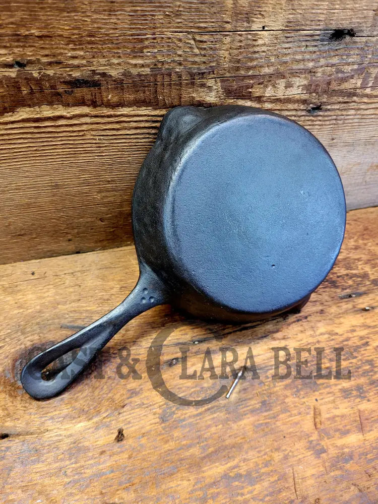 What Is A ’Hammered Ugly’ #3 Cast Iron Egg Skillet? Maker Unknown Great For Eggs! Sc24