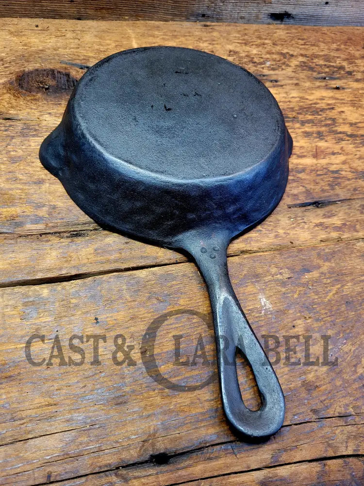 What Is A ’Hammered Ugly’ #3 Cast Iron Egg Skillet? Maker Unknown Great For Eggs! Sc24