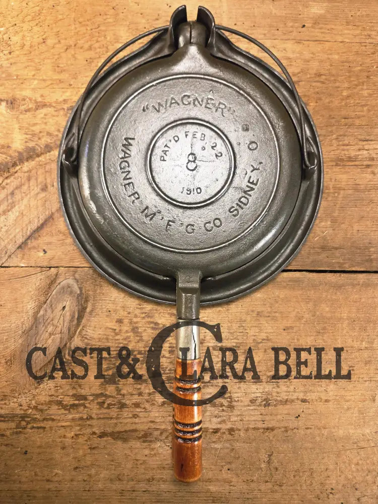 Whoa!! 1910βs Early Wagner βArcβ style logo Mfg Co. Sidney O #8 Waffle Iron with Short Base!