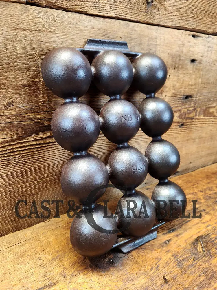 Wonderful Gift Idea Or Treat For Yourself! 1920βS Griswold 12 Cup Brownie Pan P/N 947. Variation