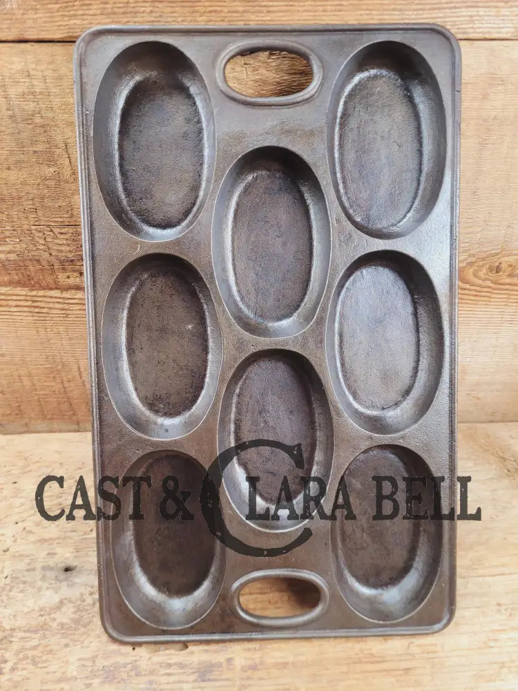 Wow! 1900βs Bridge Beach & Company #2 oval style gem pan. Priced to sell for small crack perfect for baking still after