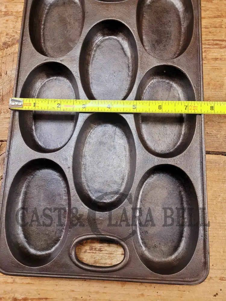 Wow! 1900βs Bridge Beach & Company #2 oval style gem pan. Priced to sell for small crack perfect for baking still after