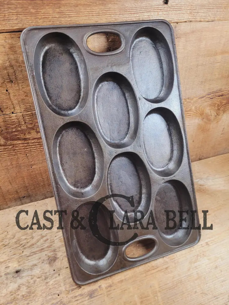 Wow! 1900βs Bridge Beach & Company #2 oval style gem pan. Priced to sell for small crack perfect for baking still after