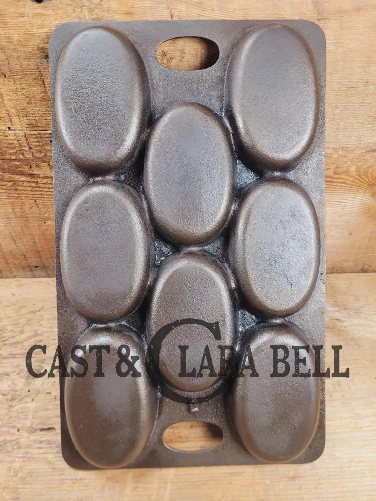 Wow! 1900βs Bridge Beach & Company #2 oval style gem pan. Priced to sell for small crack perfect for baking still after