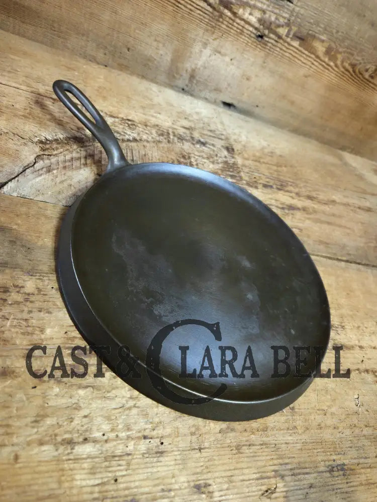 WOW! 1930βs Wagner #9 Round Griddle 1109 D. Perfect for grilled cheese omelets and flat iron cooking! Restored ready to