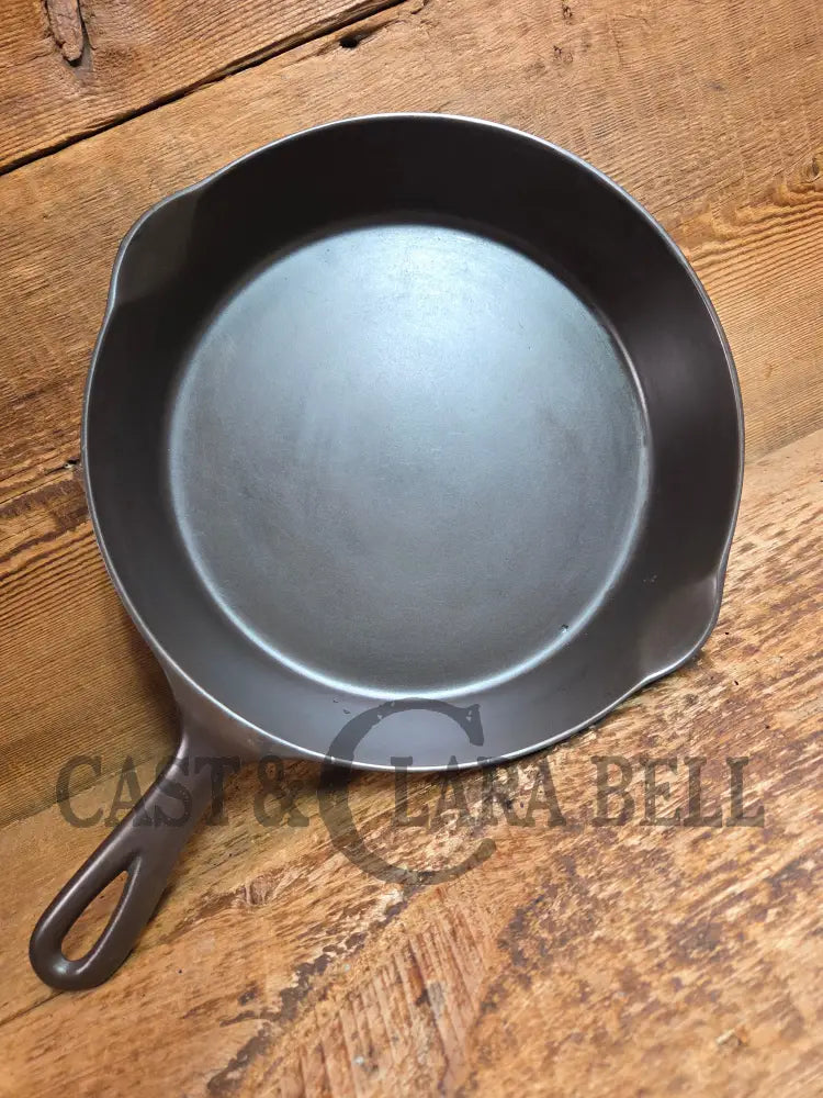 Wow and WOW! Rare 1920’s Wapak ’Chicken Foot’ skillet. As sought after as the infamous Wapak Indian Logo. Gorgeous