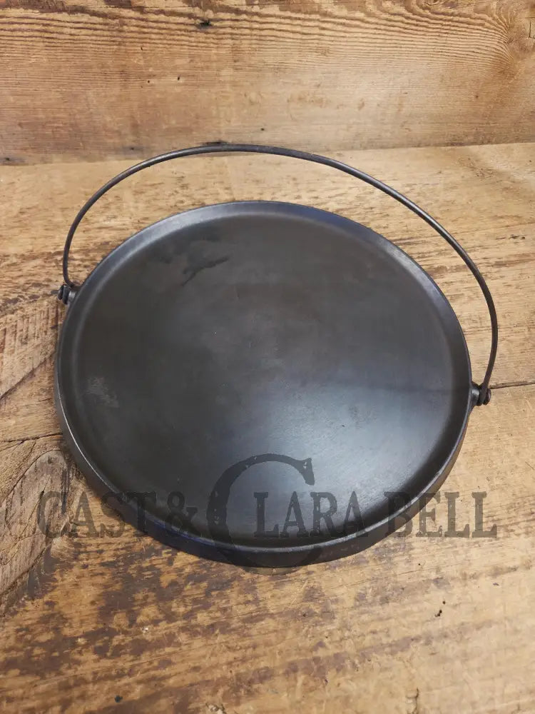 WOW! Beautiful hard to find FIRST series Wagner Block logo #12 Round Griddle with Bail. Great for pizzas pancakes or