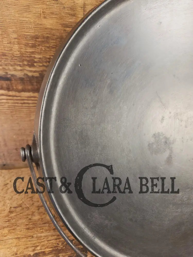 WOW! Beautiful hard to find FIRST series Wagner Block logo #12 Round Griddle with Bail. Great for pizzas pancakes or