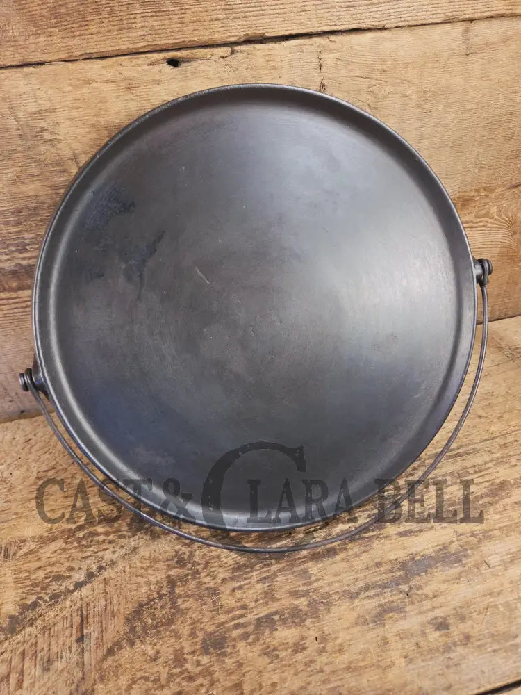 WOW! Beautiful hard to find FIRST series Wagner Block logo #12 Round Griddle with Bail. Great for pizzas pancakes or