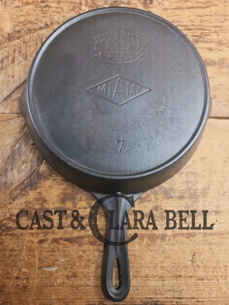 Wow! Beautiful piece! 1920βs dual logo Favorite Piqua / Miami #7 cast iron Skillet with Heat Ring Skillet