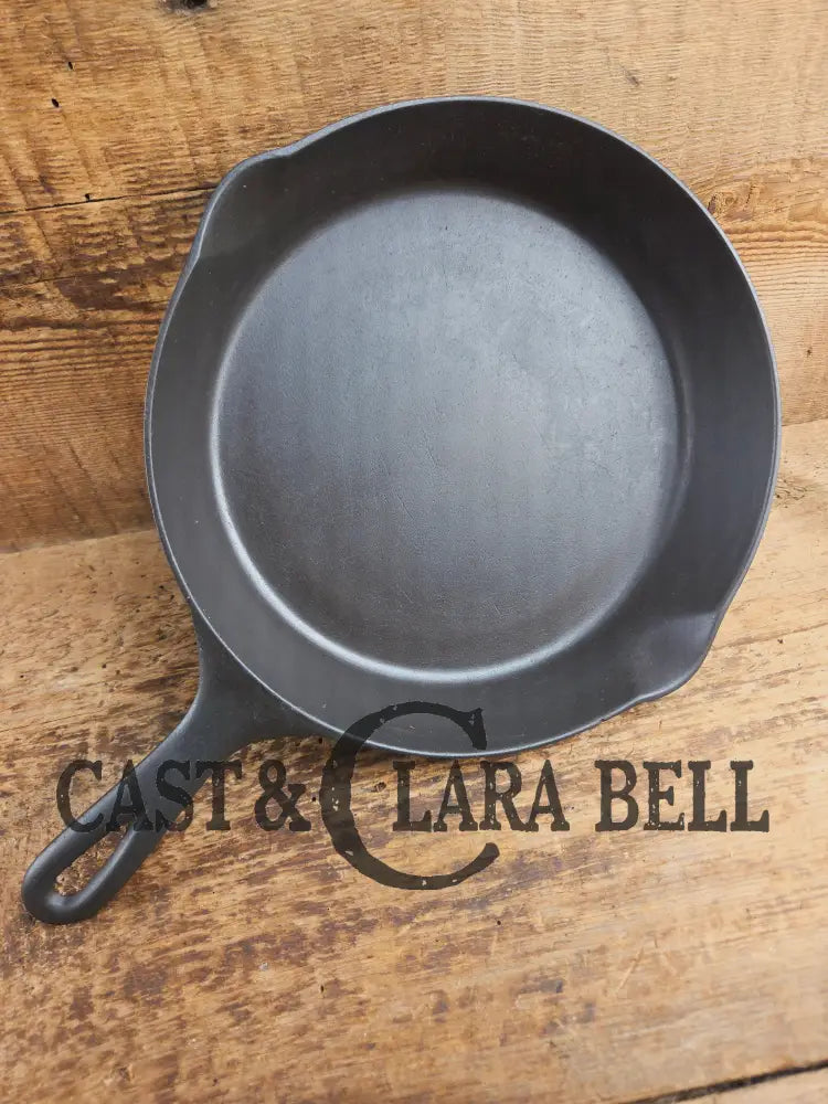 Wow! Beautiful piece! 1920βs dual logo Favorite Piqua / Miami #7 cast iron Skillet with Heat Ring Skillet