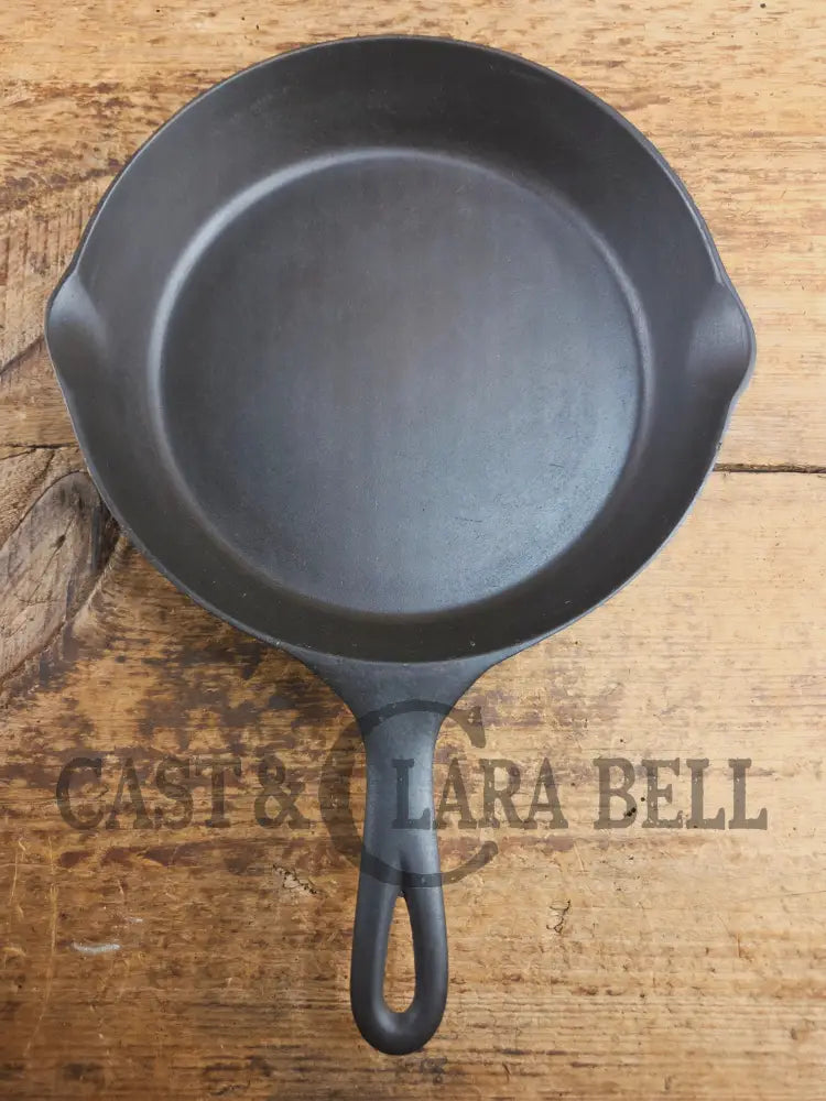 Wow! Beautiful piece! 1920’s dual logo Favorite Piqua / Miami #7 cast iron Skillet with Heat Ring Skillet
