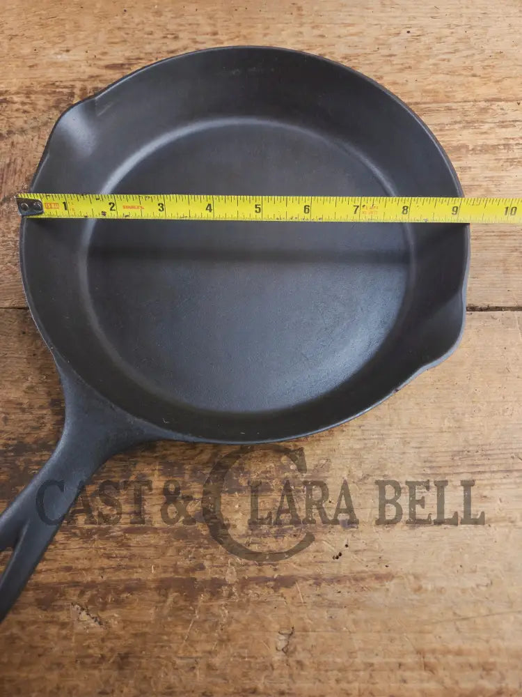 Wow! Beautiful piece! 1920’s dual logo Favorite Piqua / Miami #7 cast iron Skillet with Heat Ring Skillet