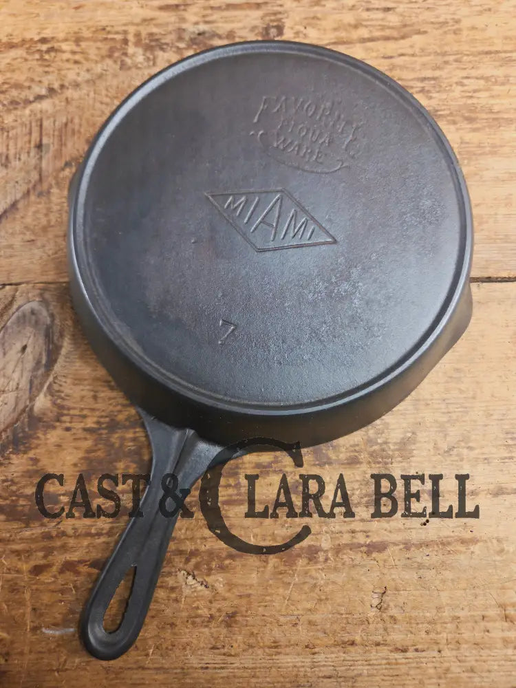 Wow! Beautiful piece! 1920βs dual logo Favorite Piqua / Miami #7 cast iron Skillet with Heat Ring Skillet