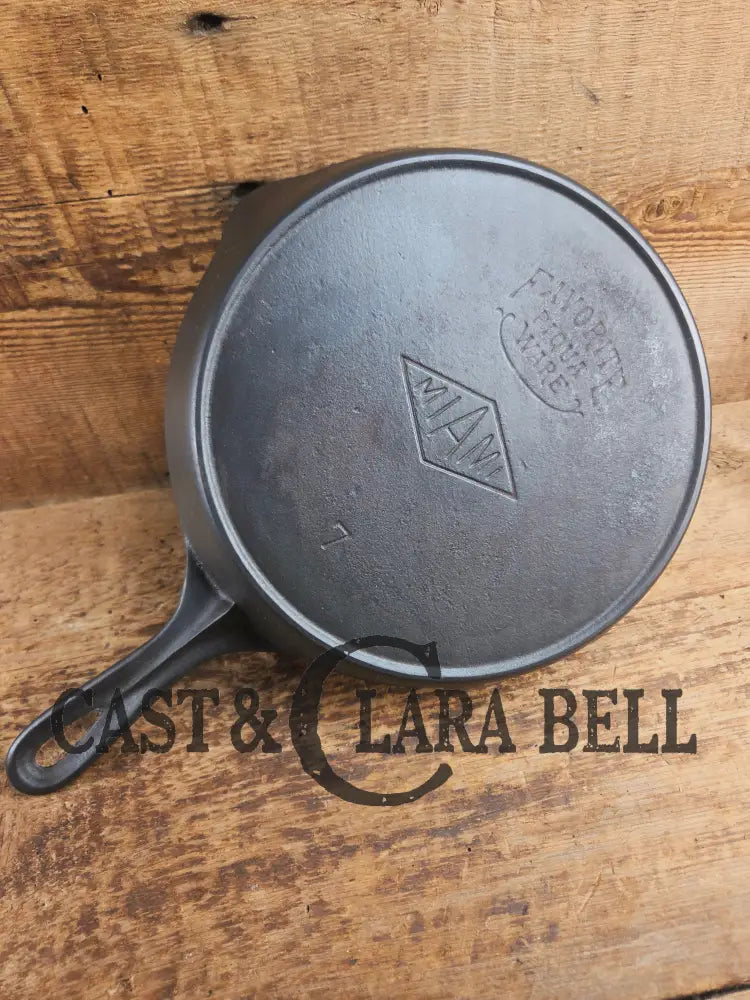 Wow! Beautiful piece! 1920βs dual logo Favorite Piqua / Miami #7 cast iron Skillet with Heat Ring Skillet