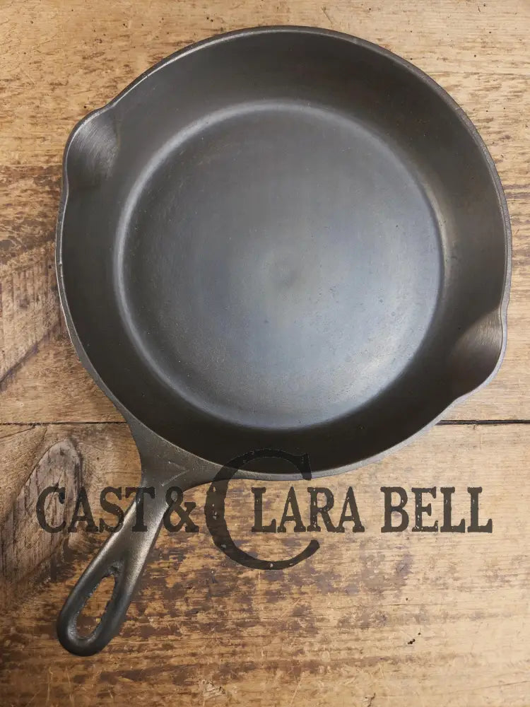 Wow Great daily user! Southern ’Mystery’ #7 Skillet. Handles beautifully fantastic pan to own! SC24 Skillet