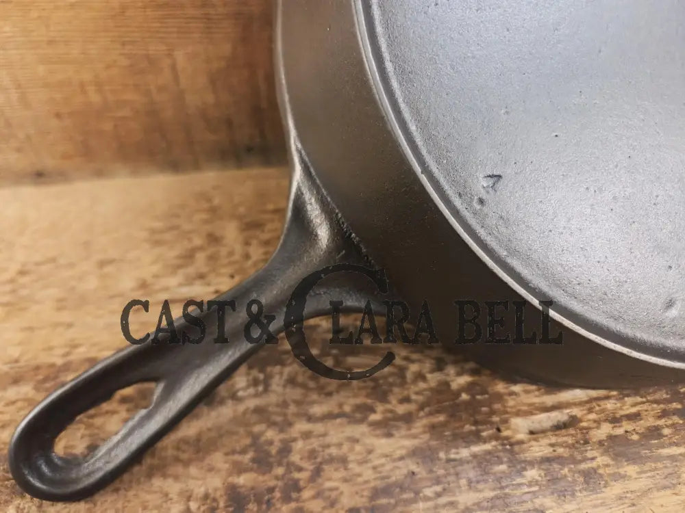 Wow Great daily user! Southern ’Mystery’ #7 Skillet. Handles beautifully fantastic pan to own! SC24 Skillet