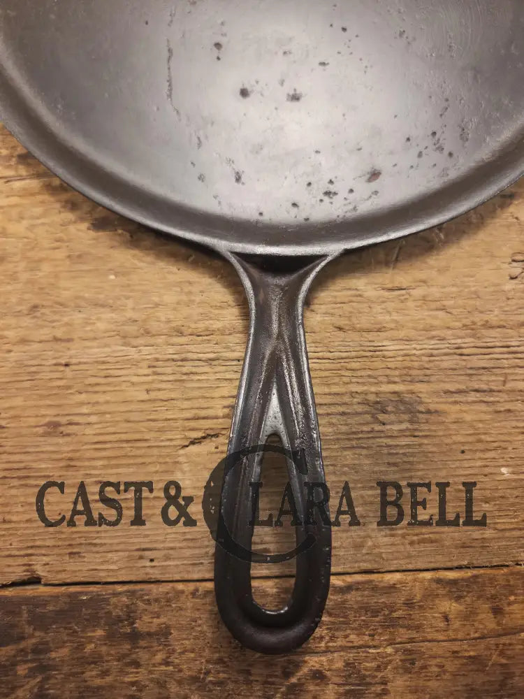 Wow! Late 1800’s antique Gate marked Round Cast Iron Griddle. Raised W and 3. Elegant and hard working. Griddle