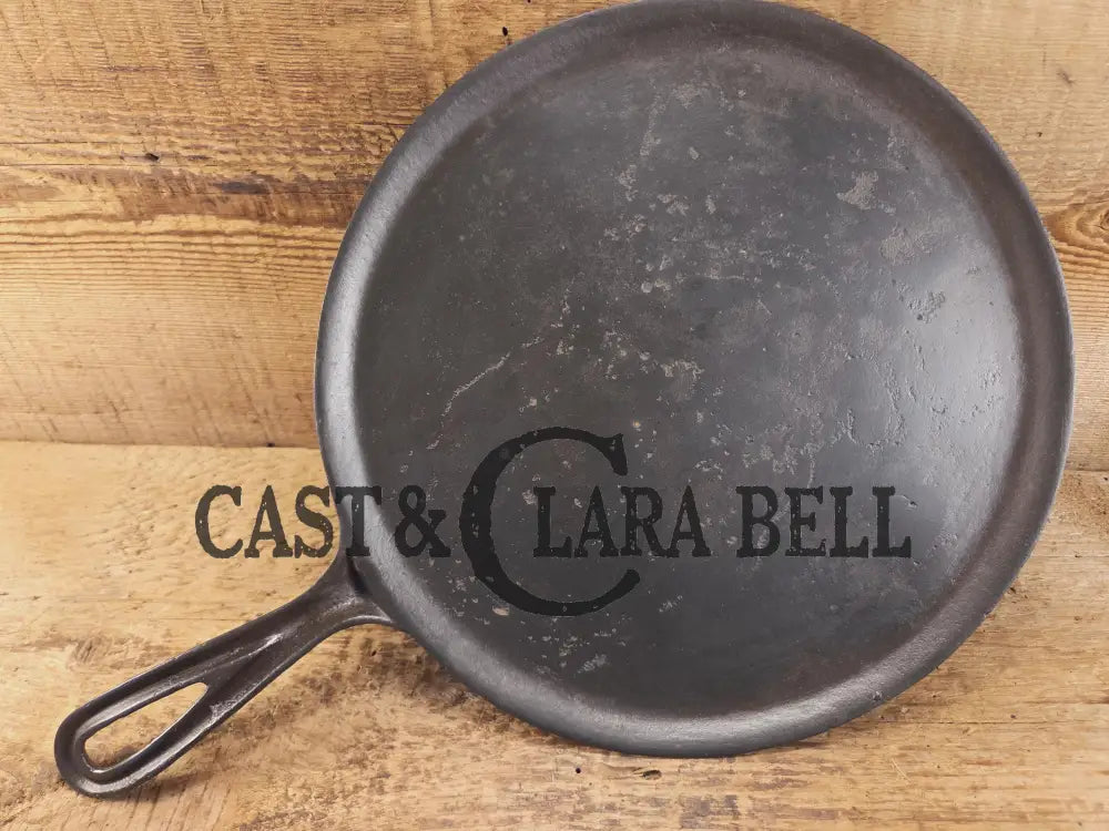 Wow! Late 1800’s antique Gate marked Round Cast Iron Griddle. Raised W and 3. Elegant and hard working. Griddle