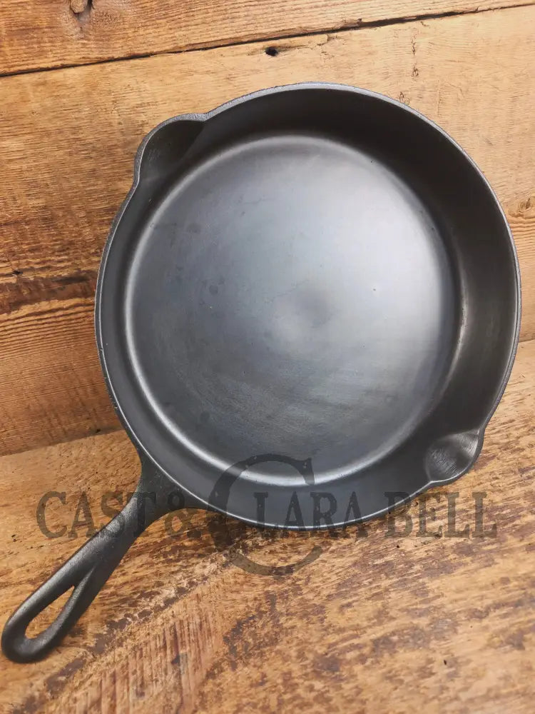 WOW! Maid of Honor (Lodge?) #8 skillet. Hard to find awesome design! - Skillet