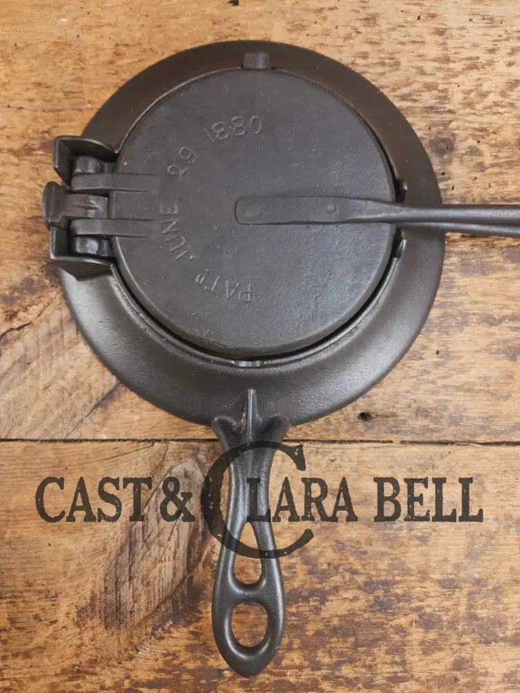 WOW. Mint Condition and Scarce to find as a complete set. 1890’s Griswold Pizzelle wafer iron. Absolutely gorgeous