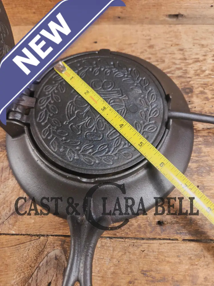 WOW. Mint Condition and Scarce to find as a complete set. 1890βs Griswold Pizzelle wafer iron. Absolutely gorgeous