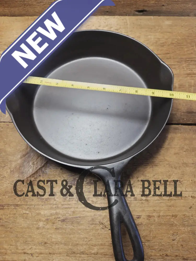 WOW! Rare 1920’s Wapak ’Chicken Foot’ skillet. As sought after as the infamous Wapak Indian Logo. Gorgeous skillet