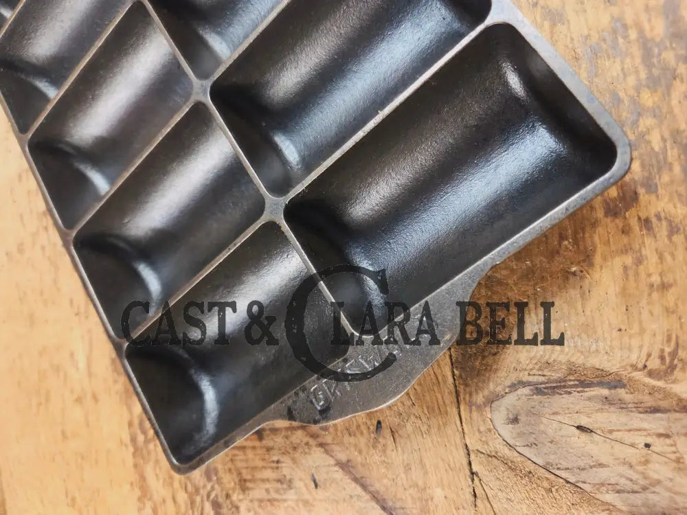 WOW. Rare Variation 3 (Rarity 6 of 10) 1920’s LARGE Griswold No. 15 French Roll Bread 12 cup 6138 Bakeware