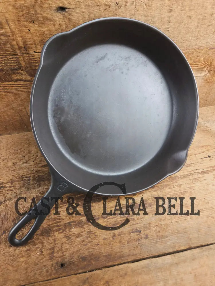 Wow unique!! Not seen oftern Griswold #8 Skillet with Slant Logo and Smooth Bottom! 704 Skillet