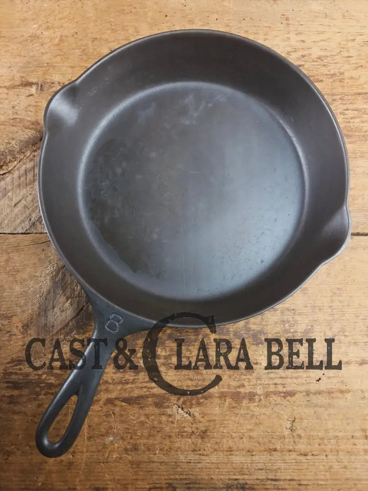 Wow unique!! Not seen oftern Griswold #8 Skillet with Slant Logo and Smooth Bottom! 704 Skillet