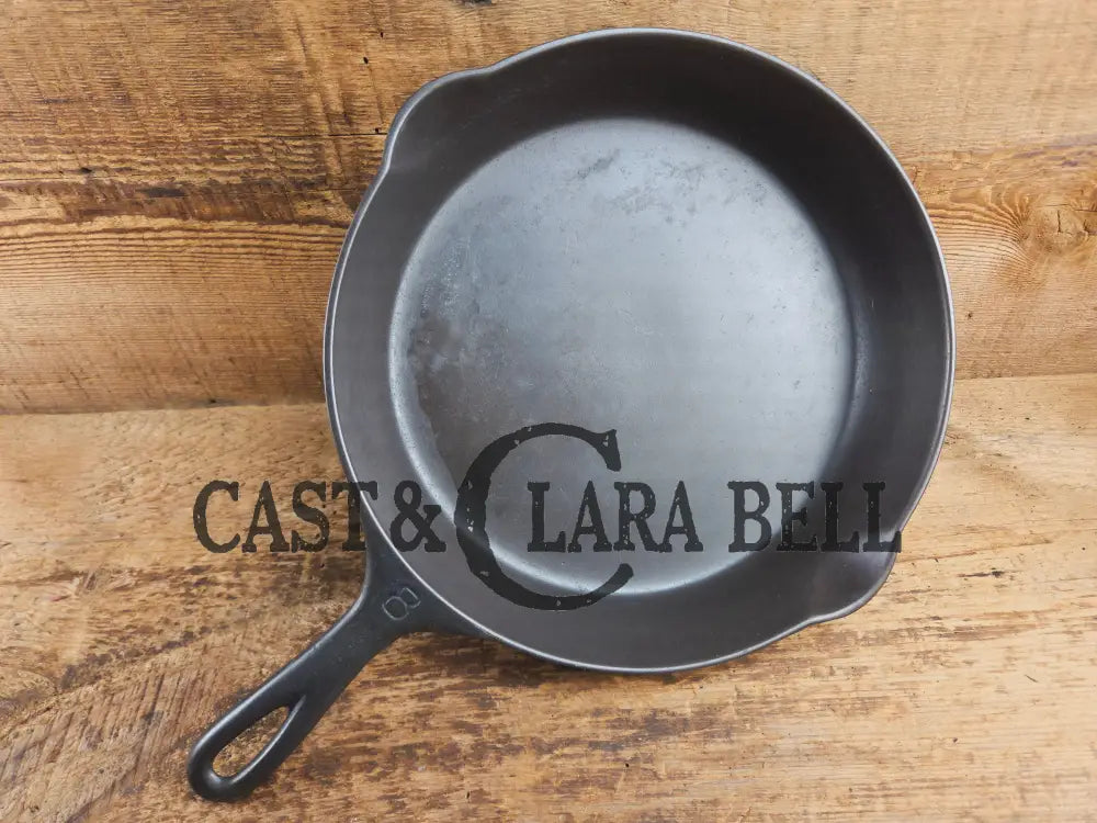 Wow unique!! Not seen oftern Griswold #8 Skillet with Slant Logo and Smooth Bottom! 704 Skillet