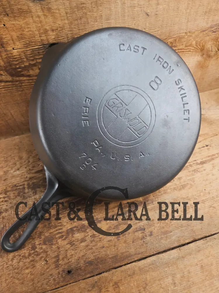 Wow unique!! Not seen oftern Griswold #8 Skillet with Slant Logo and Smooth Bottom! 704 Skillet
