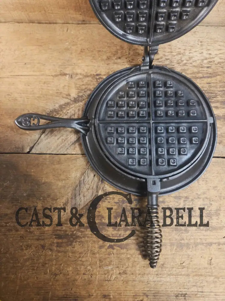 WOW VERY cool and tough to find! Early 1900βs Fanner Mfg Co No. 8 Crescent Cast Iron Waffle Maker with Low Base. Harder