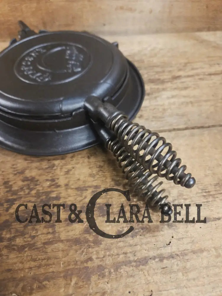 WOW VERY cool and tough to find! Early 1900βs Fanner Mfg Co No. 8 Crescent Cast Iron Waffle Maker with Low Base. Harder