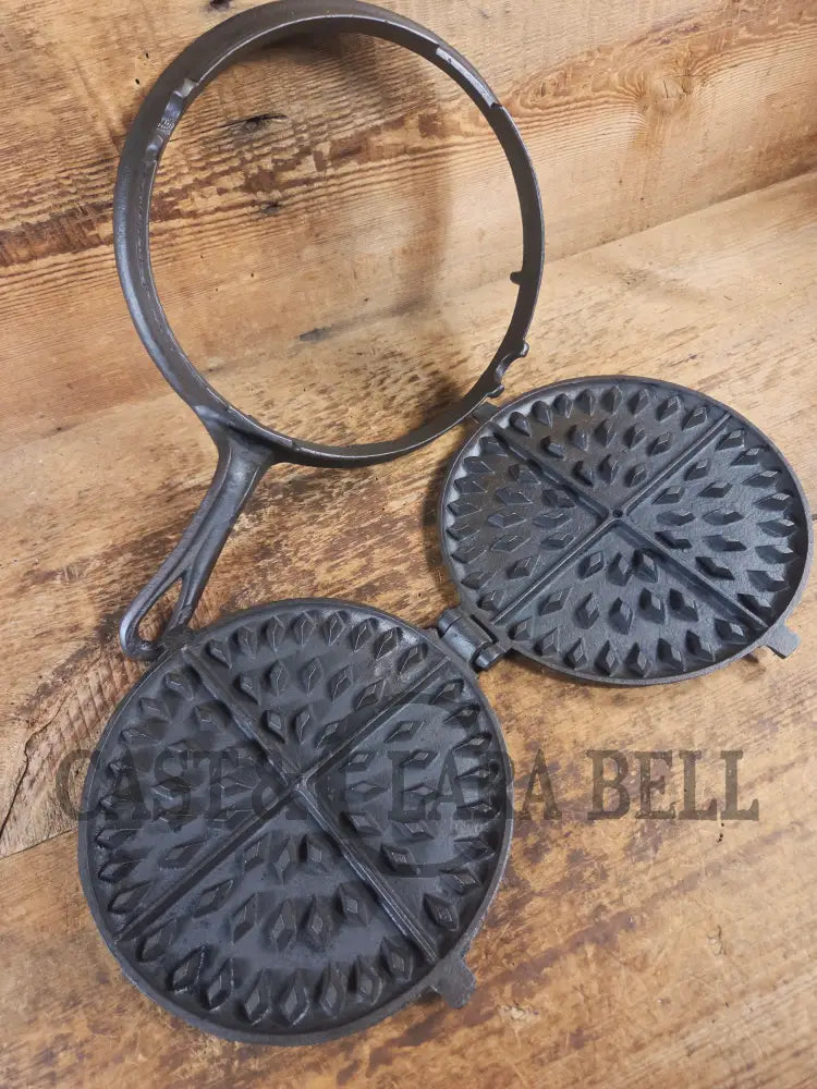 1800’s Era Unknown BEAUTIFUL 9/10 Antique Waffle iron. VERY cool diamond design makes huge waffles - Waffle Iron