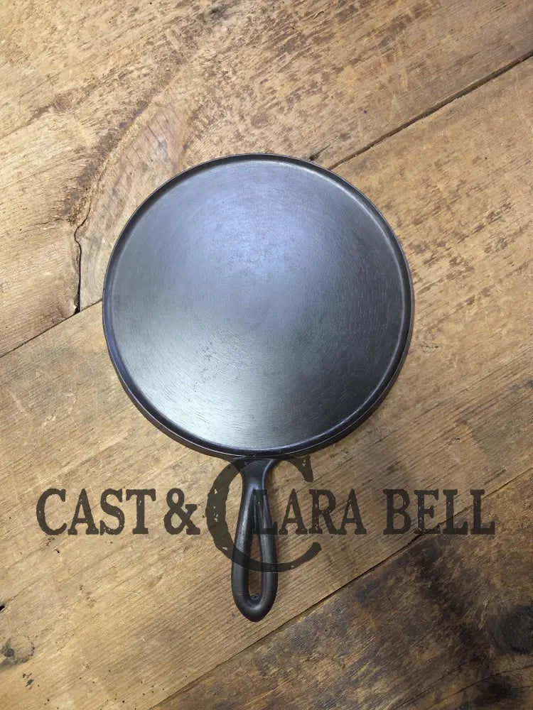 1880’s Era one of a kind and hard to find. Sidney Holloware ’Script’ Logo #8 Round Griddle. A wonderful gift for you or