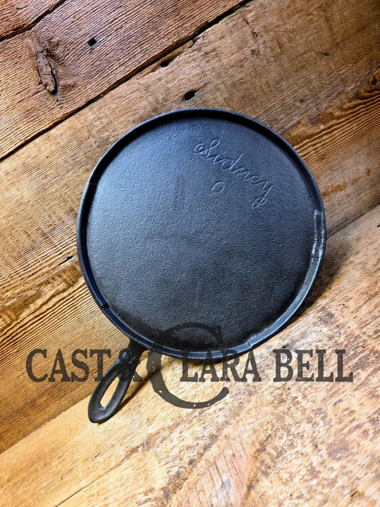1880’s Era one of a kind and hard to find. Sidney Holloware ’Script’ Logo #8 Round Griddle. A wonderful gift for you or