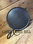1880’s Era one of a kind and hard to find. Sidney Holloware ’Script’ Logo #8 Round Griddle. A wonderful gift for you or
