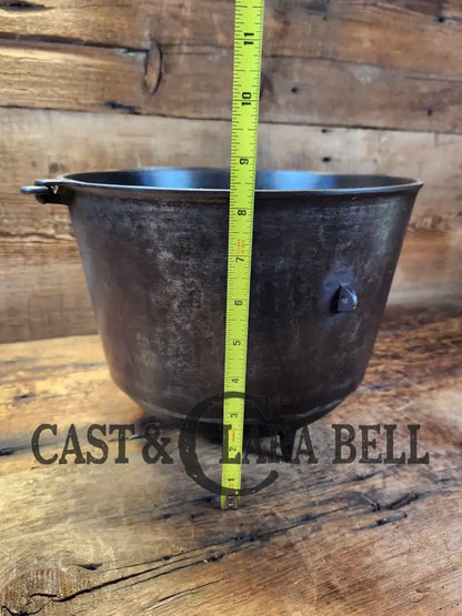 1890’S Era Griswold ’Erie’ Three Legged Kettle. Size #8 P/N 791. See Pictures Dutch Ovens & Kettles