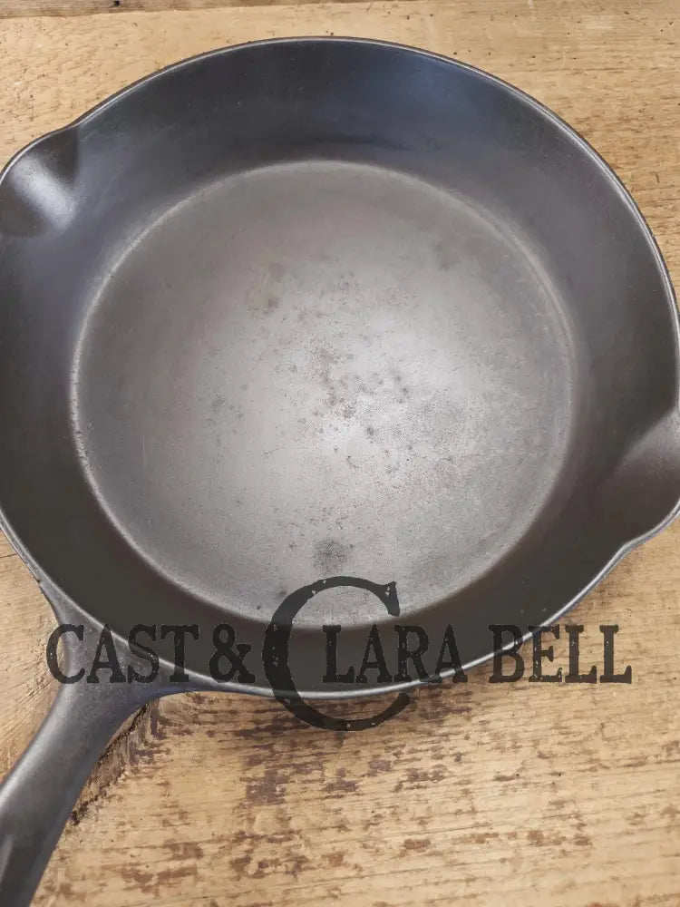 1891-1905! HTF Wagner #8 Arc Small logo cast iron skillet with A makers mark. Earliest Wagner pattern made! Skillet