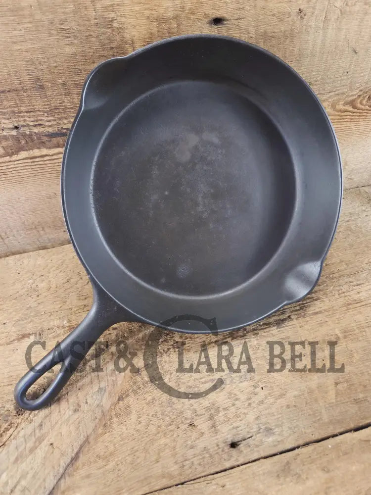 1891-1905! HTF Wagner #8 Arc Small logo cast iron skillet with A makers mark. Earliest Wagner pattern made! Skillet