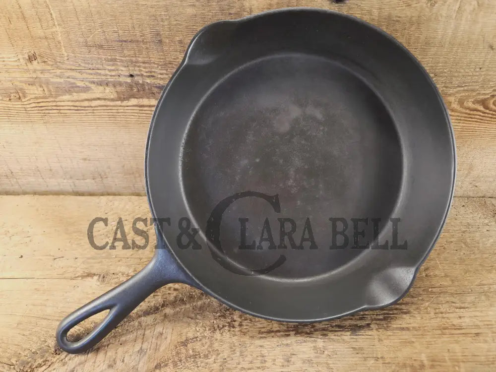 1891-1905! HTF Wagner #8 Arc Small logo cast iron skillet with A makers mark. Earliest Wagner pattern made! Skillet