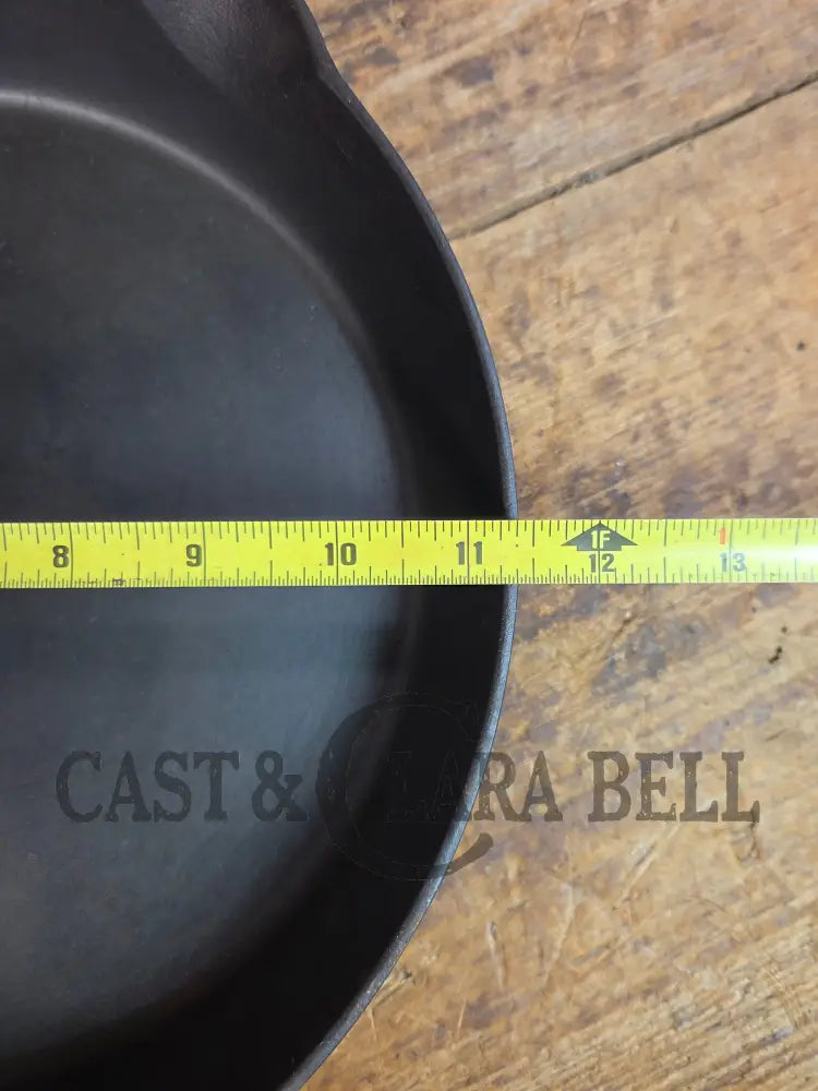 1895-1910 2nd Series ERIE #9 cast iron skillet. A collector favorite! Don’t miss this one - Skillet