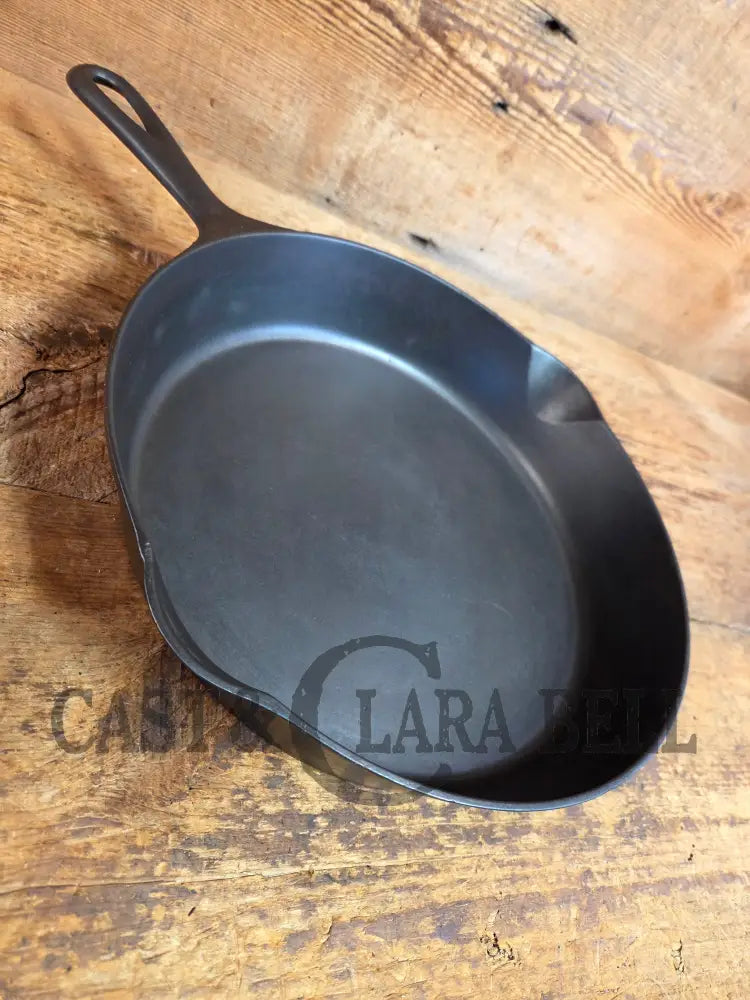 1895-1910 2nd Series ERIE #9 cast iron skillet. A collector favorite! Don’t miss this one - Skillet
