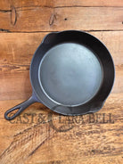 1895-1910 2nd Series ERIE #9 cast iron skillet. A collector favorite! Don’t miss this one - Skillet