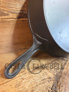 1895-1910 2nd Series ERIE #9 cast iron skillet. A collector favorite! Don’t miss this one - Skillet