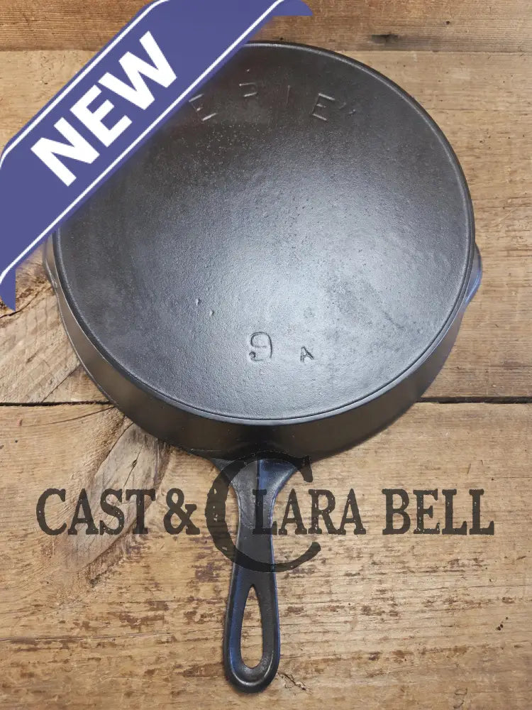 1895-1910 2nd Series ERIE #9 cast iron skillet with ’A’ makers mark. A collector favorite! Don’t miss this one. Skillet